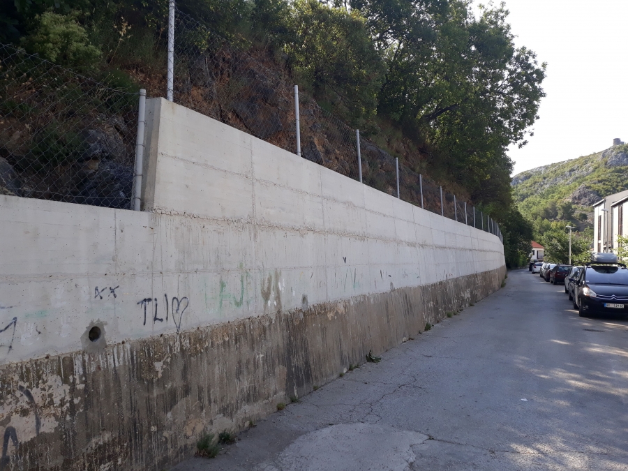 Sanacija nogostupa, stepeništa i zidova u Obrovcu